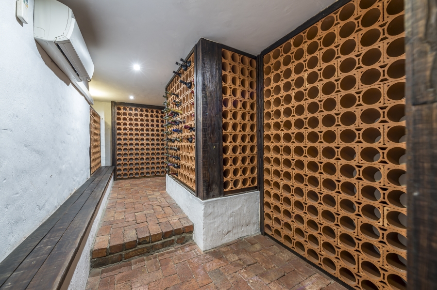 6 Bedroom Property for Sale in Mossel Bay Central Western Cape